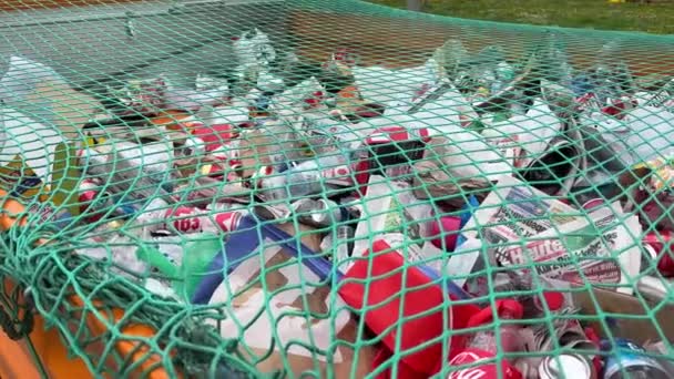 Verschiedene Abfälle Unter Einem Netz Auf Einem Lkw Hochwertiges Filmmaterial — Stockvideo