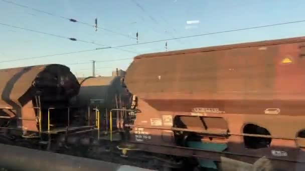 Train Marchandises Cours Dépassement Près Usine Industrielle Images Haute Qualité — Video
