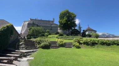 Güzel dağ manzaralı Hohenwerfen kalesi. Yüksek kalite 4k görüntü