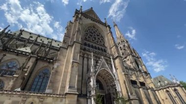 Linz 'deki Mariendom Katedrali, Avusturya' nın en büyük kilisesi. Yüksek kalite 4k görüntü