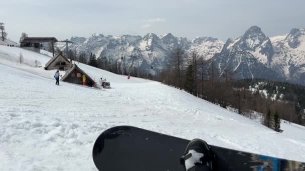 Schöne Aussicht Mit Snowboard Vom Skigebiet Hinterstoder Hochwertiges Filmmaterial — Stockvideo