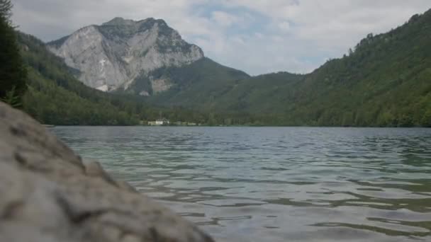 Wunderschöner Bergblick Und See Langbathsee Oberösterreich Hochwertiges Filmmaterial — Stockvideo