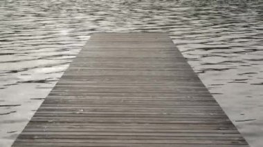 Avusturya gölünde banyo iskelesi. Yüksek kalite 4k görüntü