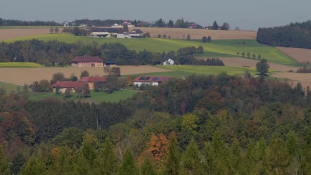 秋にオーストリア北部の農村風景の農家 高品質4K映像 — ストック動画