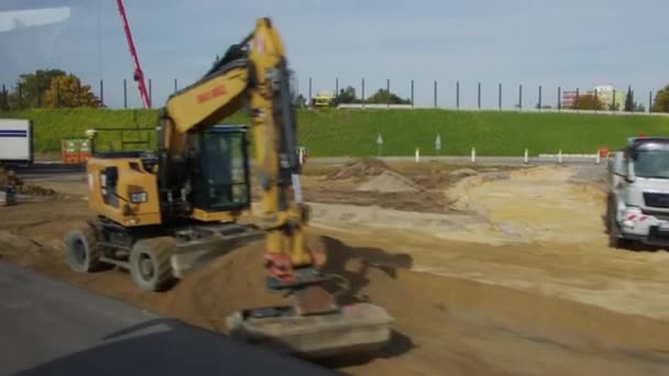拥有工人和机械的公路建筑工地 高质量的4K镜头 — 图库视频影像