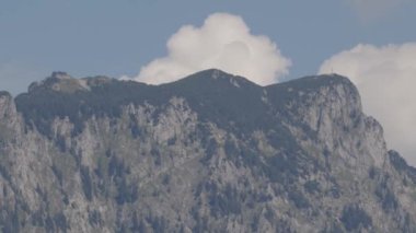 Yukarı Avusturya 'daki Traunsee Gölü' nde Traunstein 'in zaman atlaması. Yüksek kalite 4k görüntü