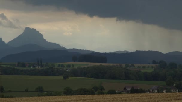 Chmura Burzowa Pobliżu Traunstein Górnoaustriackiej Wsi Wysokiej Jakości Materiał — Wideo stockowe