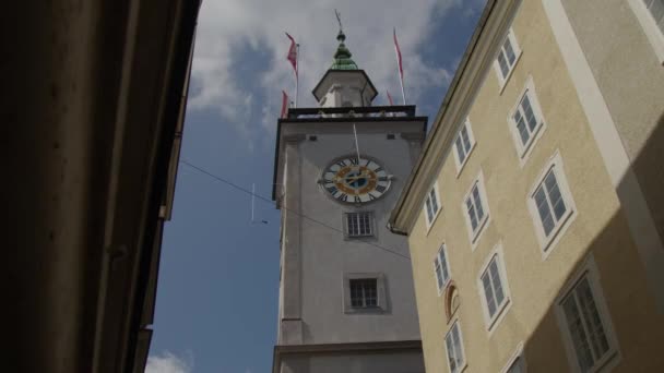 Salzburger Stadtbauturm Mit Uhr Hochwertiges Filmmaterial — Stockvideo