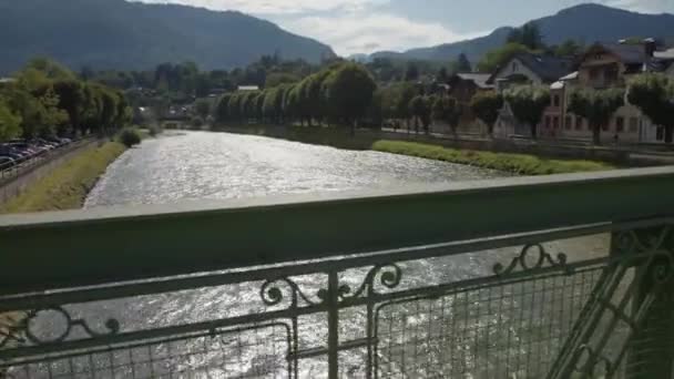 Bad Ischl Paseo Marítimo Río Traun Alta Austria Imágenes Alta — Vídeos de Stock