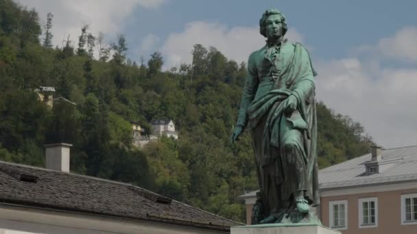 奥地利萨尔茨堡的莫扎特雕像 高质量的4K镜头 — 图库视频影像