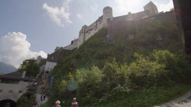 Salzburska Twierdza Hohensalzburg Oglądana Dołu Wysokiej Jakości Materiał — Wideo stockowe