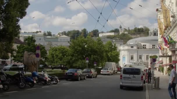 Salzburg Makartplatz Mit Verkehr Und Luxushotel Hochwertiges Filmmaterial — Stockvideo