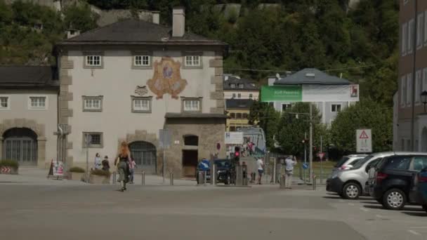 Salzburger Mozartplatz Mit Mozartbrücke Hintergrund Hochwertiges Filmmaterial — Stockvideo