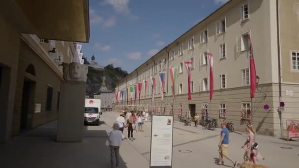 Salzburg Φεστιβάλ Κτίριο Λογότυπο Μνημείο Και Σημαίες Υψηλής Ποιότητας Πλάνα — Αρχείο Βίντεο