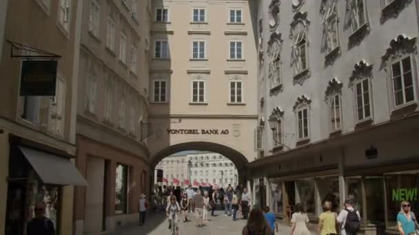 Salzburgi Kilátás Mozart Szülőhelyéről Getreidegasse Kiváló Minőségű Felvételek — Stock videók