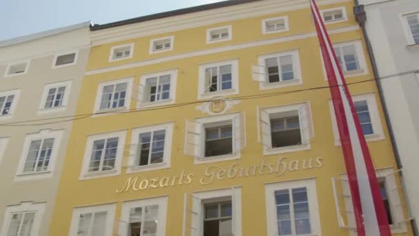 Salzburg Mozart Geboorteplaats Bij Getreidegasse Hoge Kwaliteit Beeldmateriaal — Stockvideo