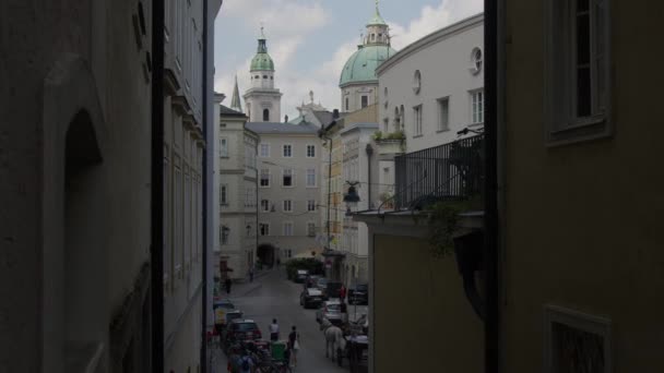 萨尔茨堡Kaigasse与萨尔茨堡大教堂 高质量的4K镜头 — 图库视频影像