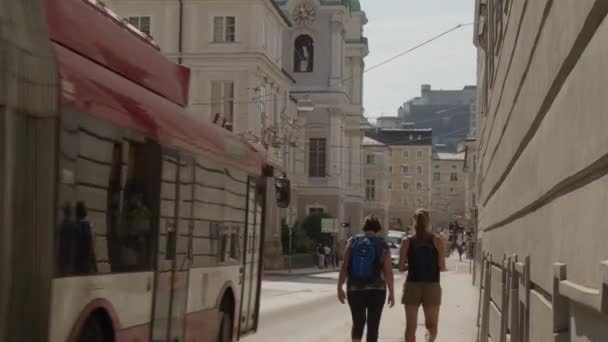 Ulica Salzburg Pobliżu Uniwersytetu Sztuki Mozarteum Wysokiej Jakości Materiał — Wideo stockowe