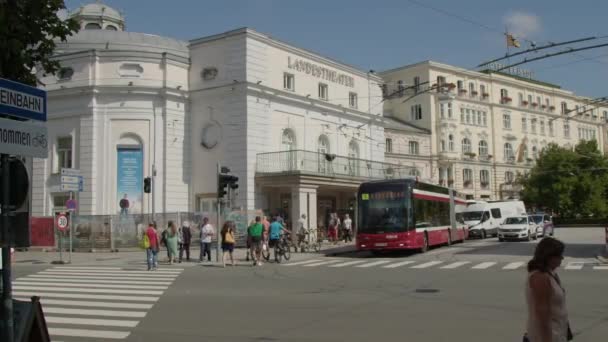 Salzburg Makartplatz Landestheater Épületével Kiváló Minőségű Felvételek — Stock videók