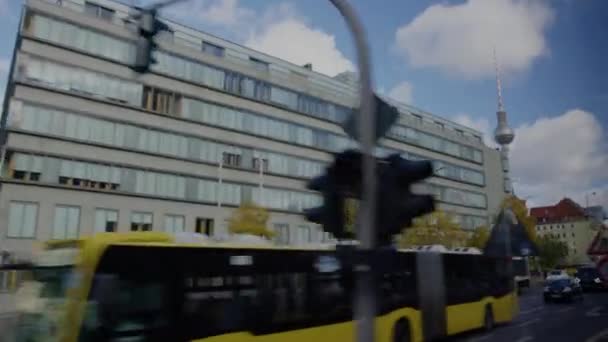 Berlin Radiotorn Alexanderplatz Med Moderna Byggnader Högkvalitativ Film — Stockvideo