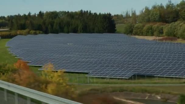 Granja Solar Junto Autopista Alemania Imágenes Alta Calidad — Vídeo de stock