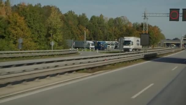 Camiones Estacionamiento Zona Descanso Carretera Imágenes Alta Calidad — Vídeos de Stock