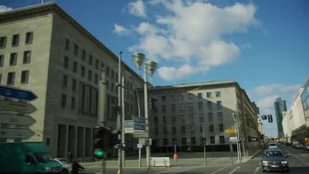 Vorbei Regierungsgebäude Berlin Hochwertiges Filmmaterial — Stockvideo