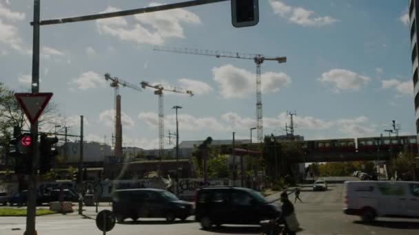 Силуэт Движения Поездов Строительных Кранов Берлине Высококачественные Кадры — стоковое видео