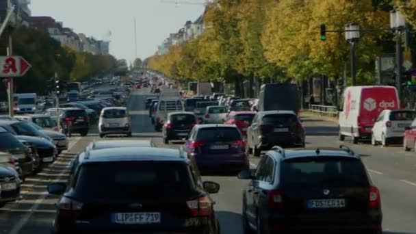 Движение Берлинской Улице Июня Высококачественные Кадры — стоковое видео