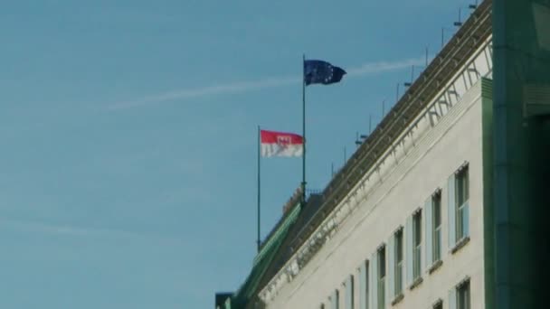Polskie Europejskie Flagi Ambasady Berlina Wysokiej Jakości Materiał — Wideo stockowe