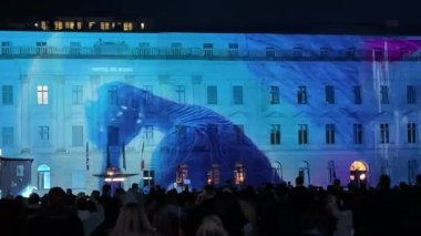 Kamu binasında video projeksiyon haritası. Yüksek kalite 4k görüntü