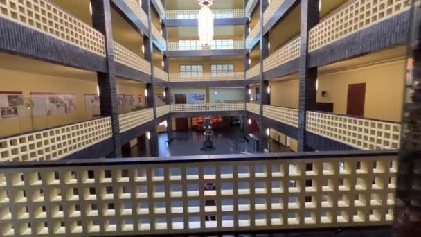 公共放送ビルの歴史的玄関ホール 高品質4K映像 — ストック動画