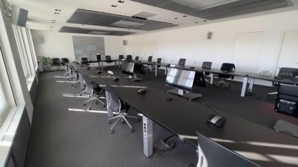 Αίθουσα Συνεδριάσεων Τραπέζι Συνεδριάσεων Υψηλής Ποιότητας Πλάνα — Αρχείο Βίντεο
