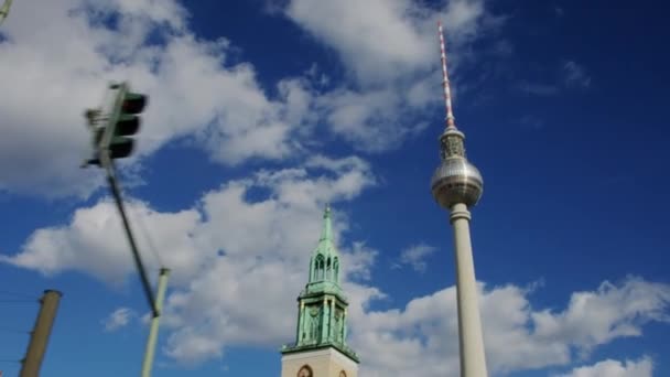 Берлинская Радиовышка Церковь Александерплац Высококачественные Кадры — стоковое видео