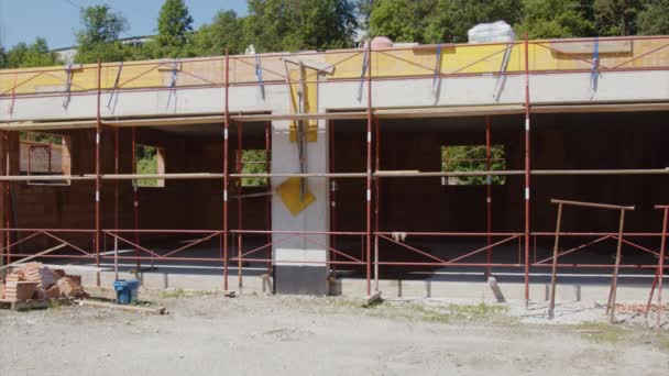 Local Construção Casa Com Andaimes Imagens Alta Qualidade — Vídeo de Stock