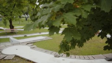 Yazın minyatür golf sahası. Yüksek kalite 4k görüntü