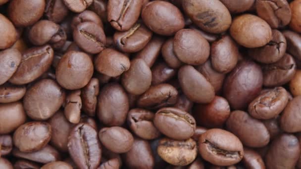 Geröstete Ganze Kaffeebohnen Nahaufnahme Rotierend Hochwertiges Filmmaterial — Stockvideo