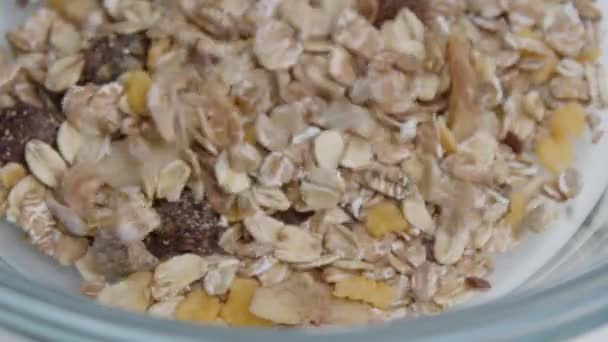 Primer Plano Del Cereal Granola Placa Giratoria Imágenes Alta Calidad — Vídeo de stock