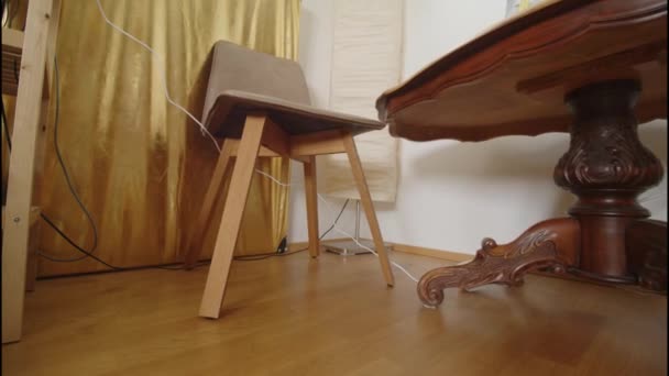 Zabytkowy Stół Nowoczesne Krzesło Pokoju Studio Wysokiej Jakości Materiał — Wideo stockowe