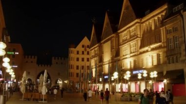 Sendlinger Tor yakınlarındaki Münih 'te gece sahnesi. Yüksek kalite 4k görüntü