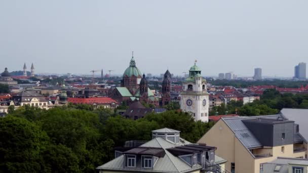 夏のミュンヘンハイデハウゼンの街並み 高品質4K映像 — ストック動画