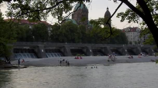 München Badar Vid Isar River Weir Högkvalitativ Film — Stockvideo