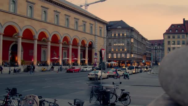 慕尼黑Odeonsplatz与巴伐利亚的国家歌剧在暮色中 高质量的4K镜头 — 图库视频影像