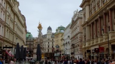 Viyana 'nın ünlü Graben caddesinde yoğun bir sahnesi var. Yüksek kalite 4k görüntü