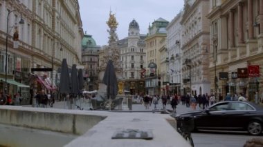 Viyana 'nın ünlü Graben caddesinde yoğun bir sahnesi var. Yüksek kalite 4k görüntü