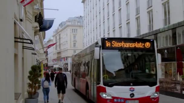 Vienna Himmelpfortgasse Financial Ministry Bus Passing High Quality Footage — Stock Video