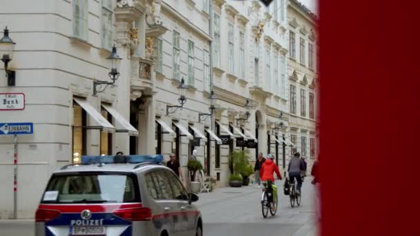 Αστυνομική Περιπολία Αυτοκινήτων Και Πεζών Στο Herrengasse Της Βιέννης Αυστρία — Αρχείο Βίντεο