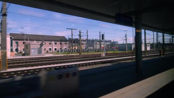 Der Zug Verlässt Den Linzer Hauptbahnhof Hochwertiges Filmmaterial — Stockvideo