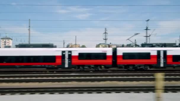 Parkowanie Pociągów Austriackim Dworcu Głównym Wysiadającego Pociągu Wysokiej Jakości Materiał — Wideo stockowe