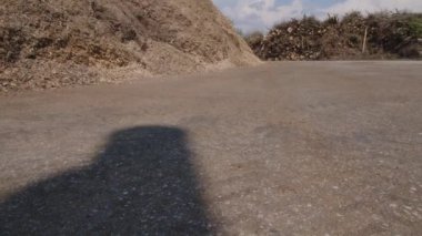 Ahşap kırıntıları olan yerel bir ısı tesisi. Yüksek kalite 4k görüntü